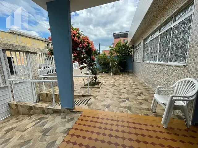 Casa com 220m² 3 quartos e 3 banheiros, à venda, no bairro Centro em Mesquita