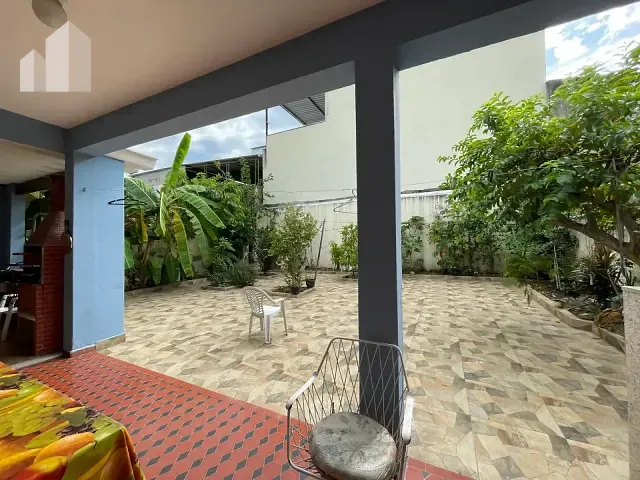 Casa com 220m² 3 quartos e 3 banheiros, à venda, no bairro Centro em Mesquita