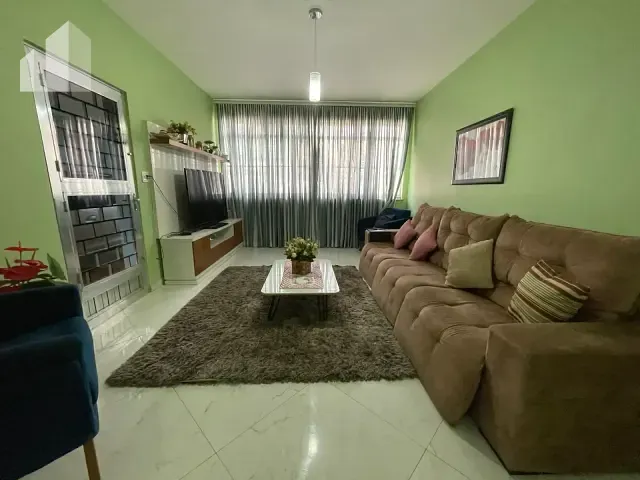 Casa com 220m² 3 quartos e 3 banheiros, à venda, no bairro Centro em Mesquita