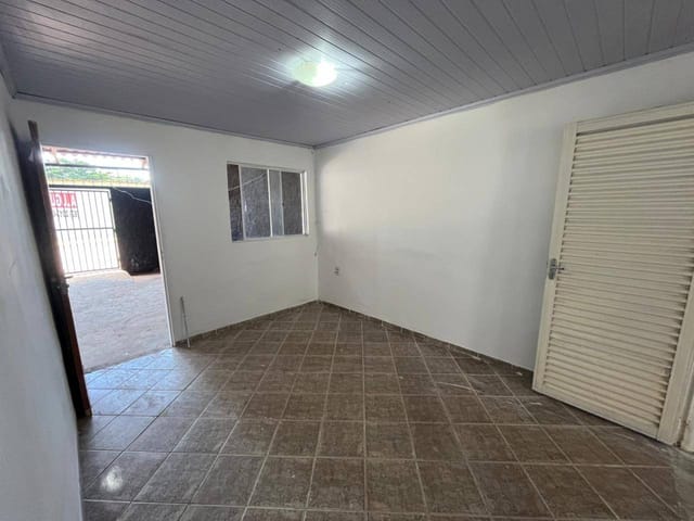 Casa com 250m² 3 quartos e 1 banheiro, à venda, no bairro Loteamento Areião I em Goiânia