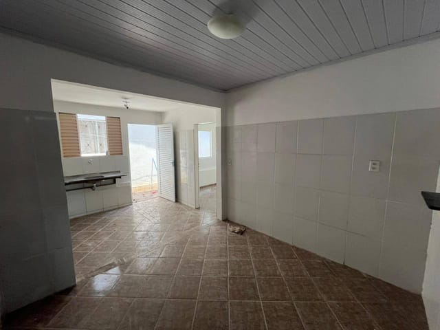 Casa com 250m² 3 quartos e 1 banheiro, à venda, no bairro Loteamento Areião I em Goiânia
