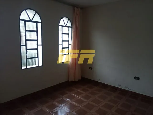 Casa com 330m² 2 quartos e 3 banheiros, à venda, no bairro Vila São Geraldo em Taubaté