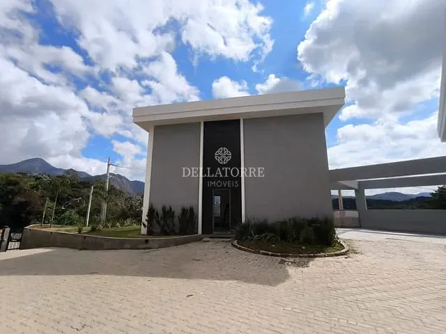 Casa com 118m² 2 quartos e 2 banheiros, à venda, no bairro Golfe em Teresópolis