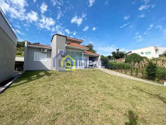 Casa com 100m² 3 quartos e 1 banheiro, à venda, no bairro Parque de Exposições em Concórdia