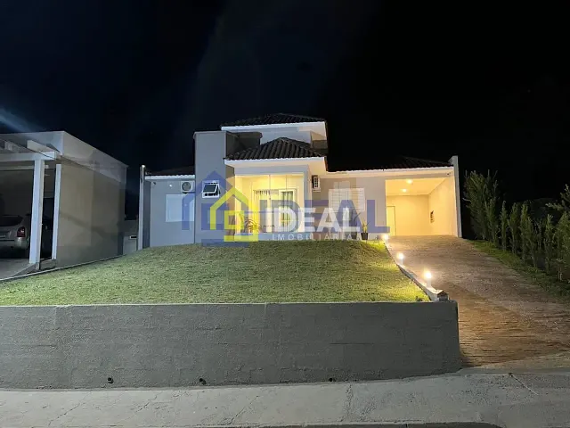 Casa com 100m² 3 quartos e 1 banheiro, à venda, no bairro Parque de Exposições em Concórdia