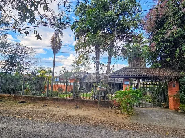 Casa 3 quartos e 4 banheiros, para alugar, no bairro Penedo em Itatiaia