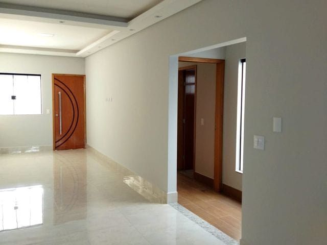 Foto do Casa - CASA À VENDA  NO JARDIM VENEZA, COM TRES QUARTOS, BAIRRO RESIDENCIAL, ACABAMENTO DE QUALIDADE ! INVISTA EM  APUCARANA- PARANÁ! | J. Mareze Imóveis Ltda