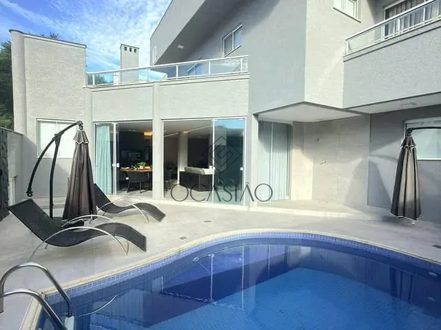 Casa 4 quartos e 5 banheiros, à venda, no bairro Bairro da Barra em Balneário Camboriú