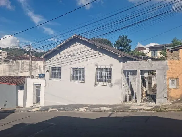Casa com 500m² 2 quartos e 1 banheiro, à venda, no bairro Centro em Poços de Caldas