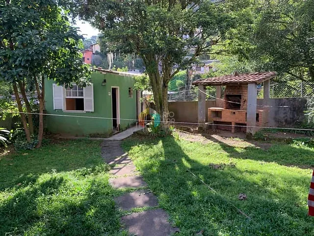 Casa com 570m² 3 quartos e 2 banheiros, à venda, no bairro Quitandinha em Petrópolis