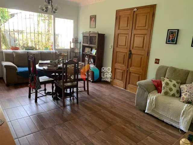Casa com 570m² 3 quartos e 2 banheiros, à venda, no bairro Quitandinha em Petrópolis