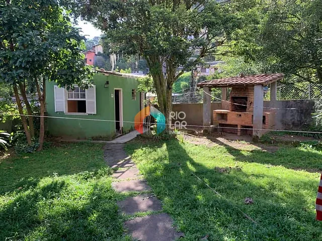 Casa com 570m² 3 quartos e 2 banheiros, à venda, no bairro Quitandinha em Petrópolis