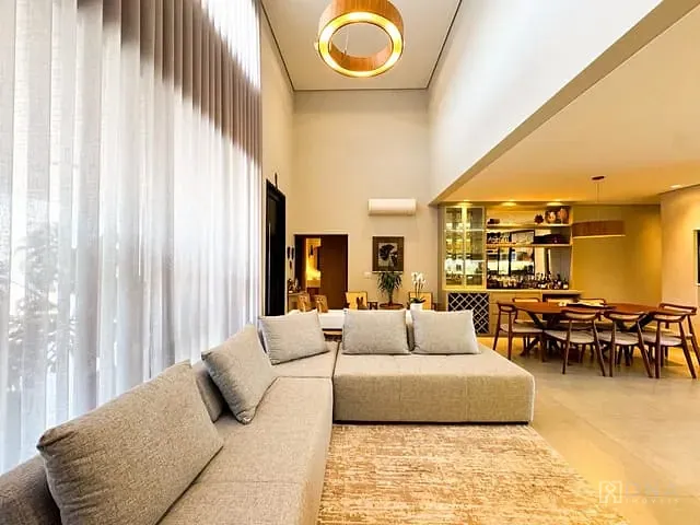 Casa com 451m² 4 quartos e 5 banheiros, à venda, no bairro Condomínio Residencial Colinas do Paratehy em São José dos Campos