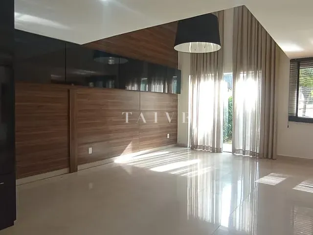 Casa com 532m² 4 quartos e 5 banheiros, à venda, no bairro Esperança em Londrina