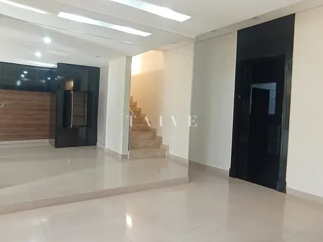 Casa com 532m² 4 quartos e 5 banheiros, à venda, no bairro Esperança em Londrina