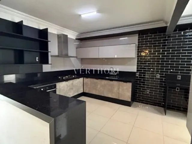 Casa 4 quartos e 5 banheiros, para alugar, no bairro Esperança em Londrina