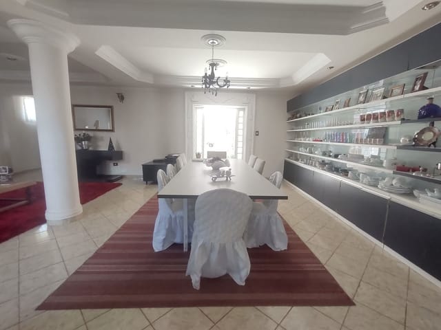 Casa com 260m² 5 quartos e 5 banheiros, à venda, no bairro Parque Residencial Tereza Cristina em São João da Boa Vista
