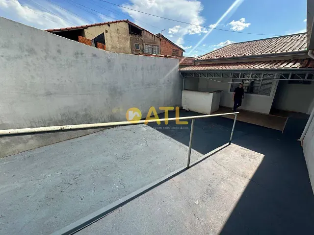 Casa 2 quartos e 1 banheiro, para alugar, no bairro Vila Nova Sá em Ourinhos