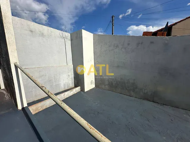 Casa 2 quartos e 1 banheiro, para alugar, no bairro Vila Nova Sá em Ourinhos