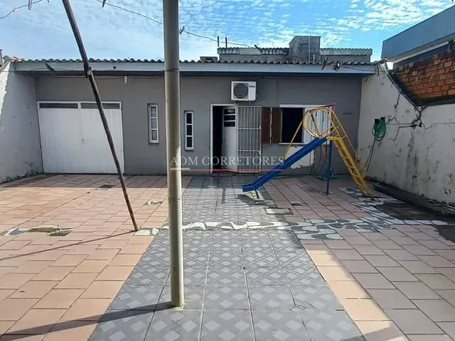 Casa com 400m² 2 quartos e 2 banheiros, à venda, no bairro Parque Granja Esperança em Cachoeirinha