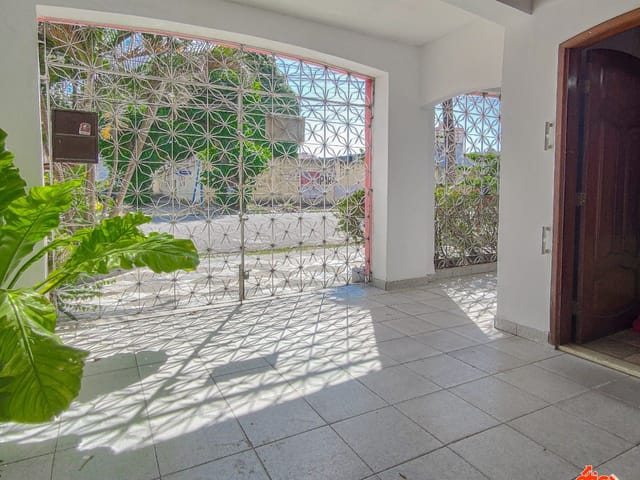 Casa 3 quartos e 1 banheiro, para alugar, no bairro Cidade Velha em Belém