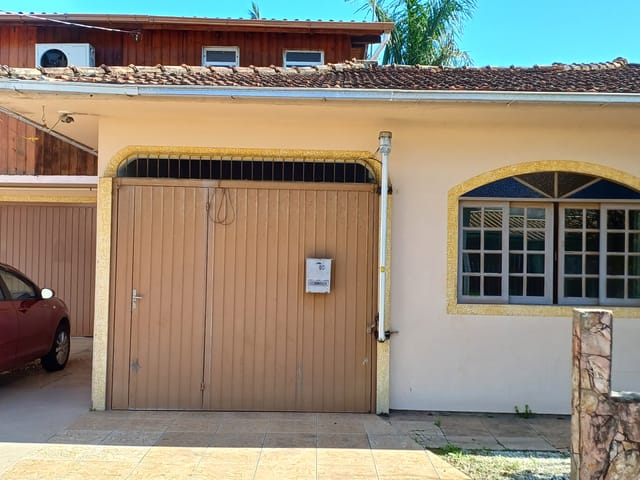 Foto do Casa - Casa térrea com 3 quartos (1 suíte) e Sala Comercial no coração do Campeche - Florianópolis/SC | Costão Sul Imóveis
