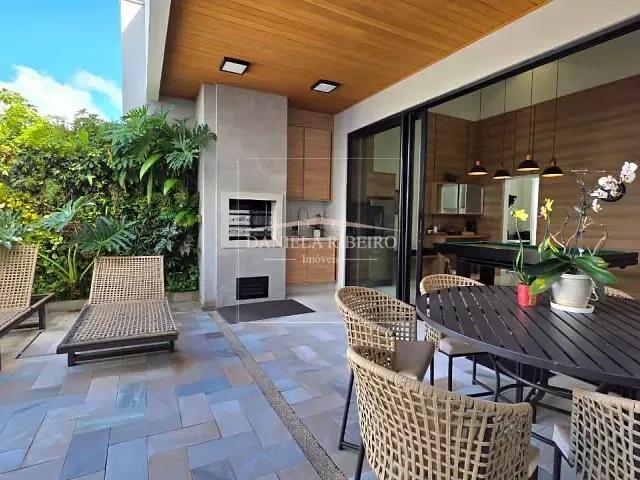 Casa 4 quartos e 6 banheiros, à venda, no bairro Terras de Santana em Londrina