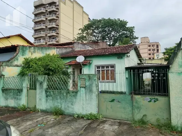 Casa com 261m² 2 quartos e 1 banheiro, à venda, no bairro Caonze em Nova Iguaçu
