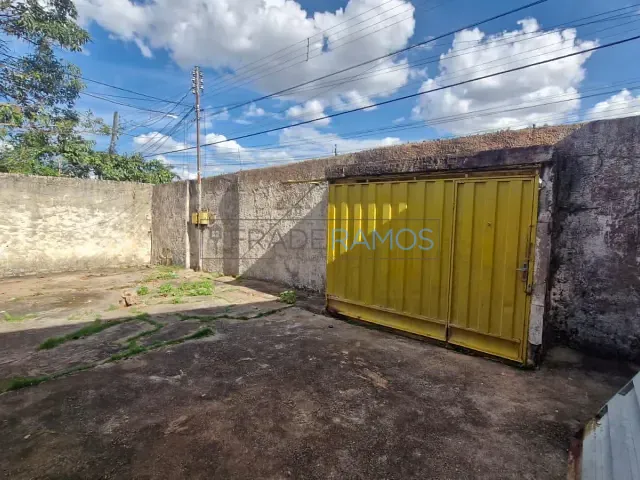 Casa com 490m² 3 quartos e 2 banheiros, à venda, no bairro Setor São José em Goiânia