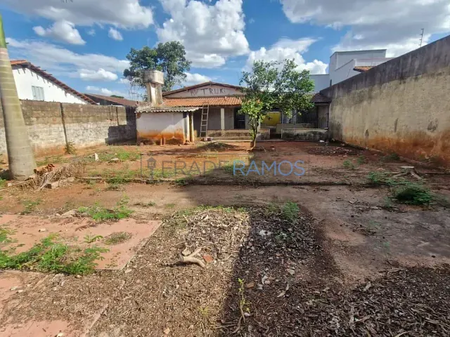 Casa com 490m² 3 quartos e 2 banheiros, à venda, no bairro Setor São José em Goiânia