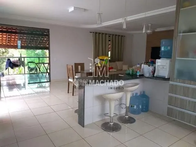 Casa com 300m² 4 quartos e 4 banheiros, à venda, no bairro Village do Sol em Guarapari