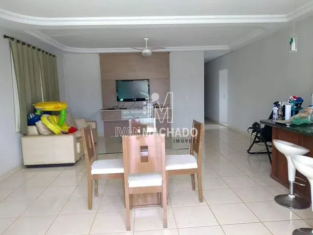 Casa com 300m² 4 quartos e 4 banheiros, à venda, no bairro Village do Sol em Guarapari