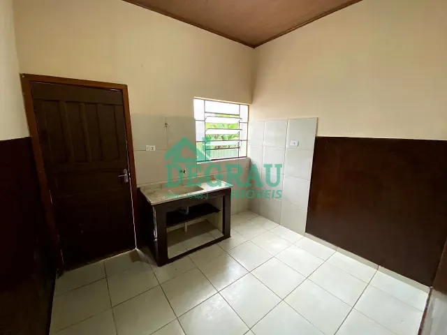Casa 2 quartos e 1 banheiro, para alugar, no bairro Centro em Itapeva