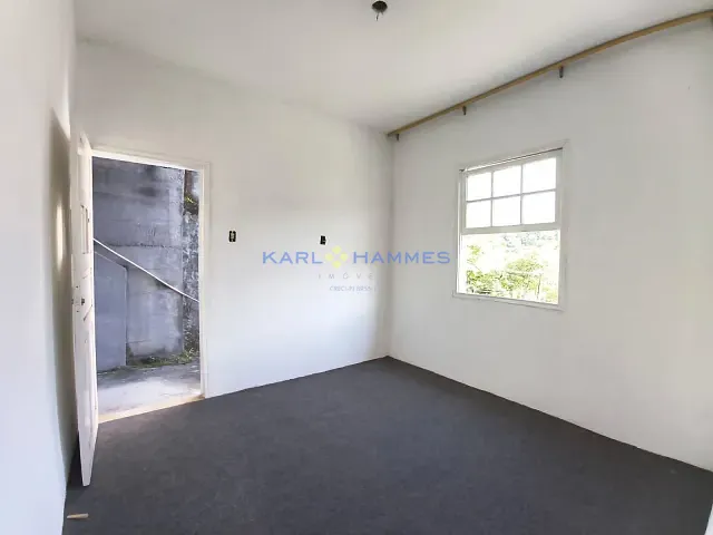 Casa com 325m² 2 quartos e 1 banheiro, à venda, no bairro Quarteirão Brasileiro em Petrópolis