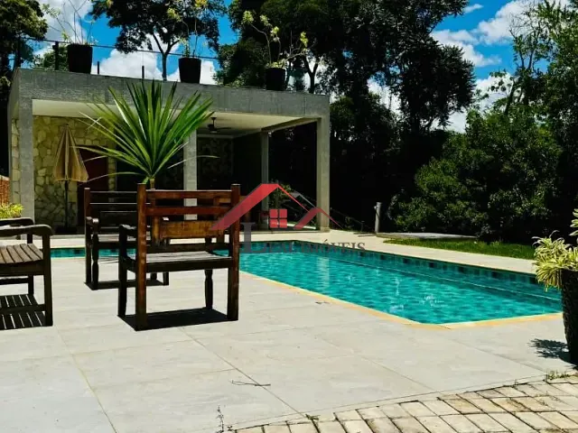 Casa com 910m² 4 quartos e 5 banheiros, à venda, no bairro Jardim Santo Antônio em Atibaia