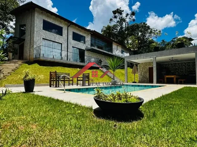 Casa com 910m² 4 quartos e 5 banheiros, à venda, no bairro Jardim Santo Antônio em Atibaia