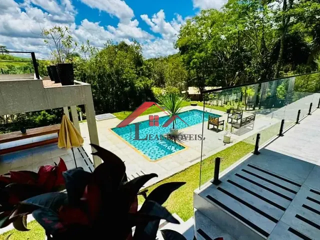 Casa com 910m² 4 quartos e 5 banheiros, à venda, no bairro Jardim Santo Antônio em Atibaia