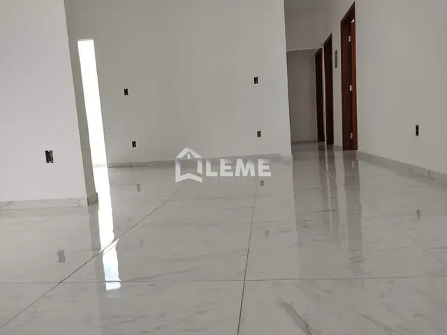 Casa com 250m² 3 quartos e 2 banheiros, à venda, no bairro Residencial Mais Parque Mococa em Mococa