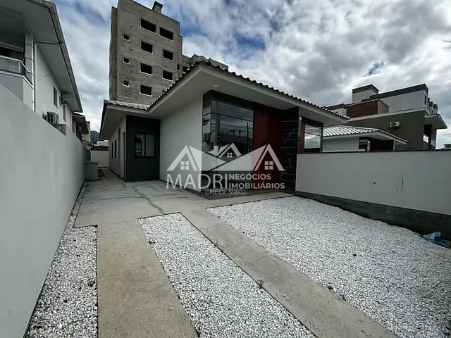 Casa com 139m² 3 quartos e 2 banheiros, à venda, no bairro Nova Palhoça em Palhoça