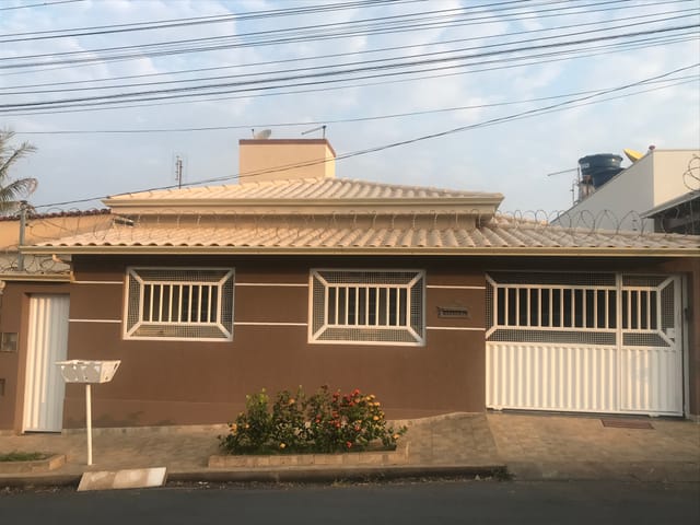 Casa 3 quartos e 2 banheiros, à venda, no bairro Floresta em Arcos