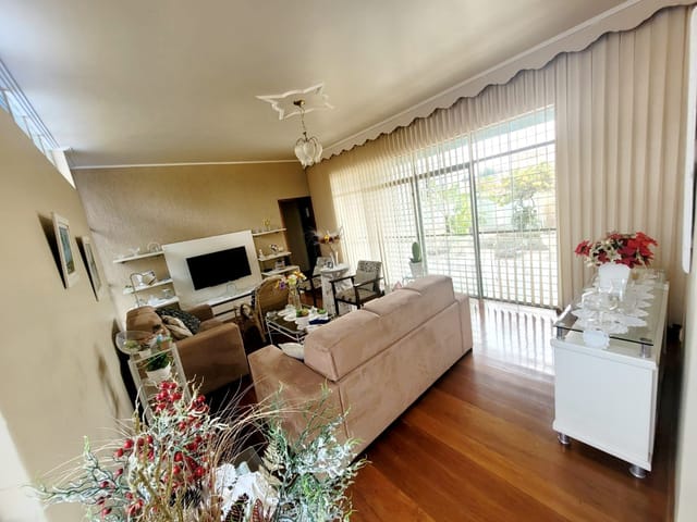 Casa com 450m² 3 quartos e 3 banheiros, à venda, no bairro Vila Valqueire em Rio de Janeiro