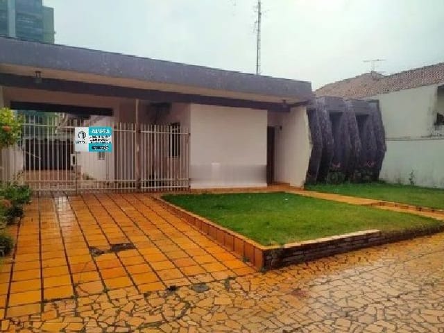 Casa com 560m², à venda ou para alugar, no bairro Centro em Cambé