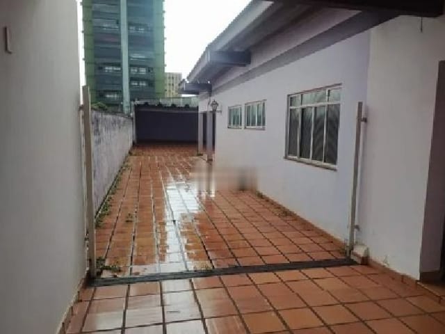 Casa com 560m², à venda ou para alugar, no bairro Centro em Cambé
