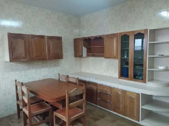 Casa com 560m², à venda ou para alugar, no bairro Centro em Cambé