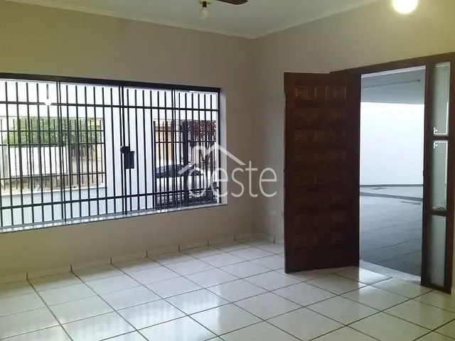 Casa com 655m² 4 quartos e 4 banheiros, para alugar, no bairro Vila Grego II em Santa Bárbara D'Oeste