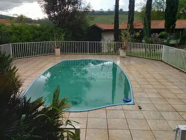 Casa com 415m² 4 quartos e 3 banheiros, à venda, no bairro Vila Brasil de Nossa Senhora Aparecida em Poços de Caldas