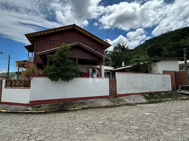 Casa 2 quartos e 2 banheiros, à venda, no bairro santa luzia em Tijucas
