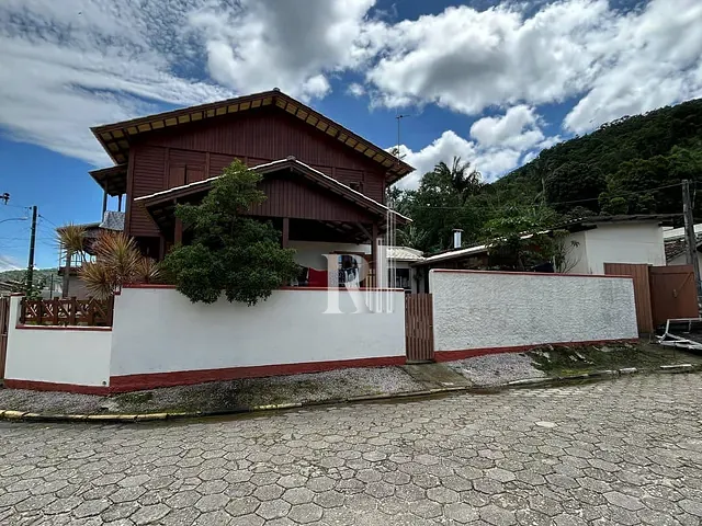Casa 2 quartos e 2 banheiros, à venda, no bairro santa luzia em Tijucas
