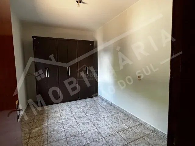 Casa 5 quartos e 2 banheiros, para alugar, no bairro CENTRO em Chapadão do Sul
