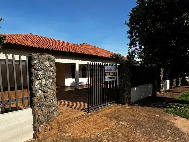 Casa 5 quartos e 2 banheiros, para alugar, no bairro CENTRO em Chapadão do Sul